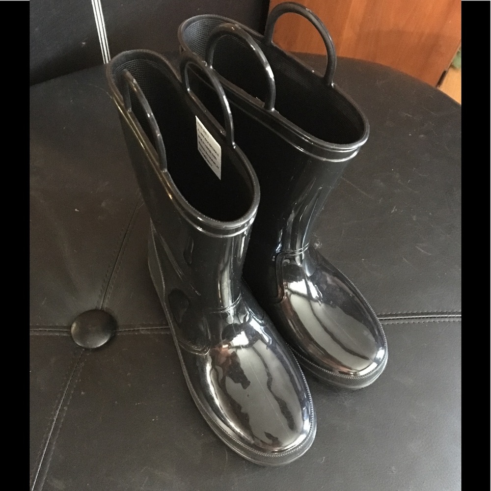 Boys rain boots size 3